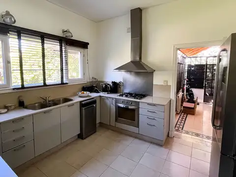 Casa en Venta con 2 cocheras