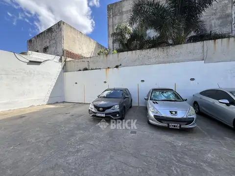 COCHERA FIJA DESCUBIERTA N° 10 EN PLANTA BAJA EN AV. JUAN DE GARAY AL 3700 (HAY OTRAS)