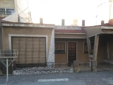 CASA EN VENTA MOLINA AL 500 SARANDI