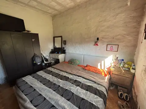 Casa 2 dormitorios con dpto 2 ambientes y parque