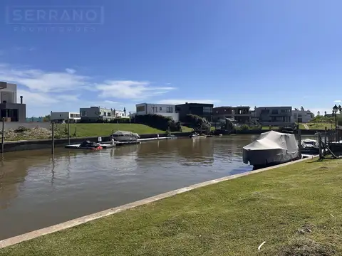 Casa en alquiler temporal de 4 amb. con pileta y salida al Río Luján, Nautico Canal, Villanueva