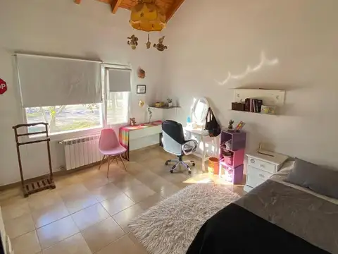 Casa 6 ambientes con 2 baños