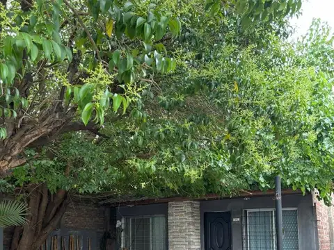 PH AL FRENTE TIPO CASA PARA DOS FAMILIAS A RECICLAR!
