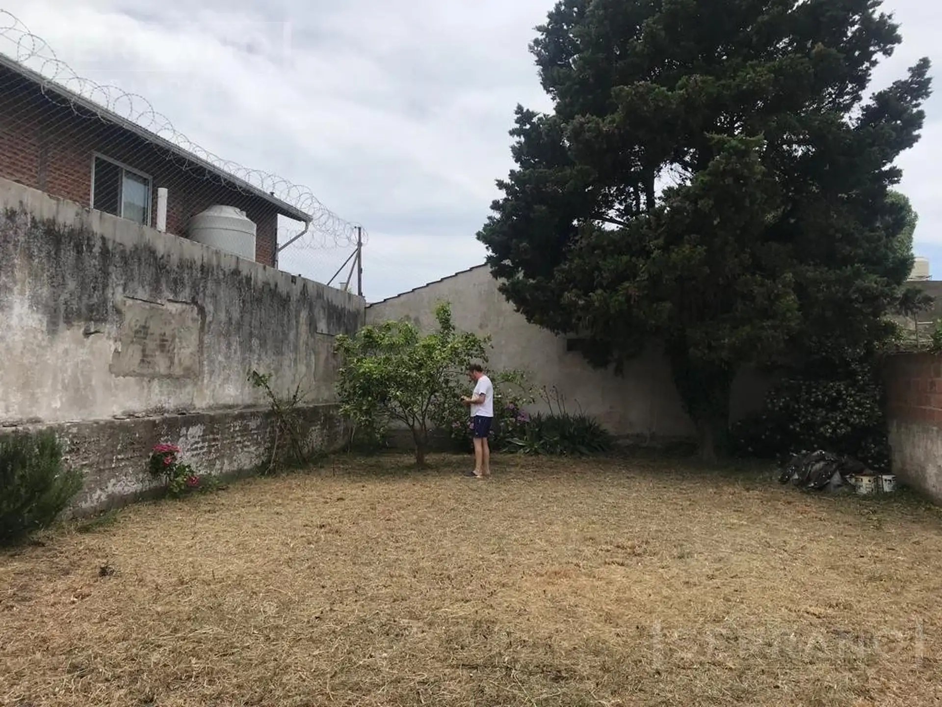 Venta Casa 6 amb. Jardín. Garage y Local, Faro Norte