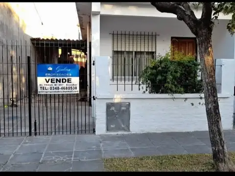 CASA CON PARQUE  ( EXCELENTE ESTADO)