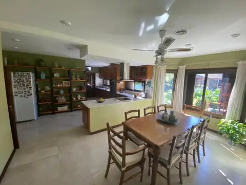 Casa 5 ambientes con 3 baños