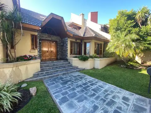 Espectacular casa en venta - Castelar Norte