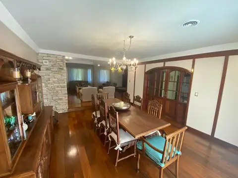 Espectacular casa en venta - Castelar Norte
