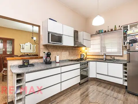 Casa 4 ambientes con 2 baños