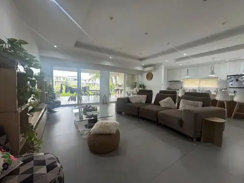 Casa en Alquiler en Terralagos, USD 3.500