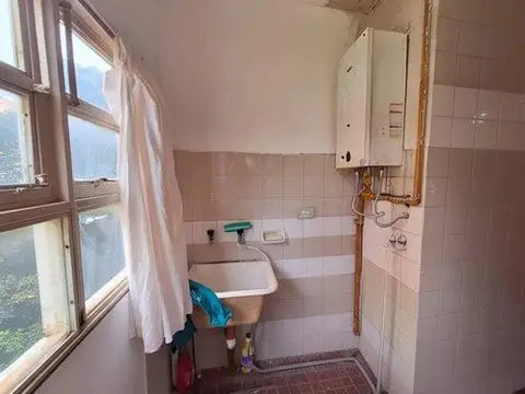 VENTA FLORES 4 AMBIENTES CON BALCÓN