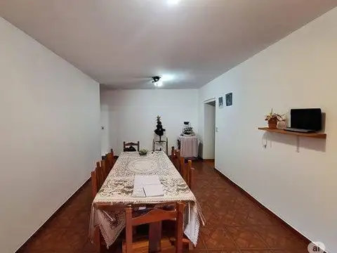 VENTA FLORES 4 AMBIENTES CON BALCÓN