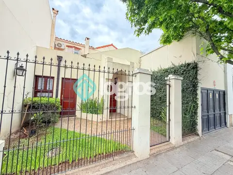 Casa en venta con cochera en macrocentro 