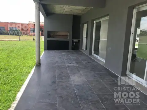 Casa 5 ambientes con 2 baños