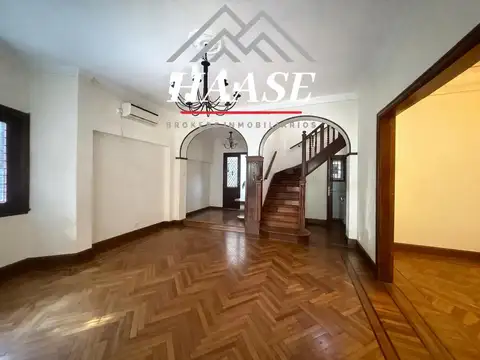 Casa antigua 14 x 17m a actualizar Segurola Vte. López