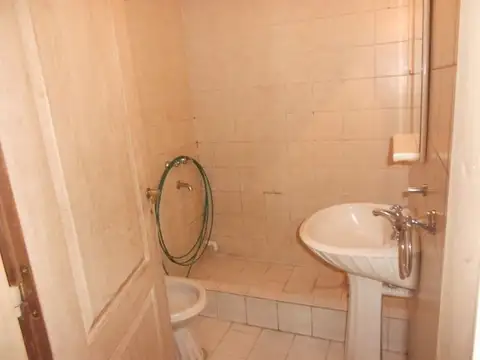 Optimo Departamento en 1er. piso por escalea- SIN EXPENSAS