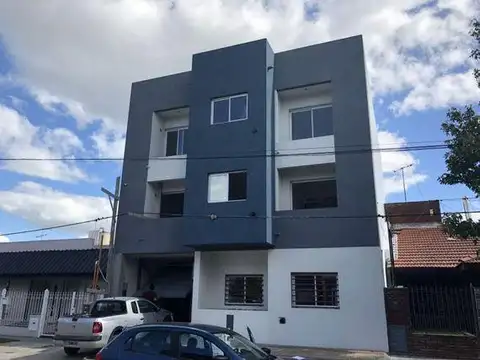 Departamento en venta - 2 dormitorios 1 baño - cochera - 70mts2 - La Plata
