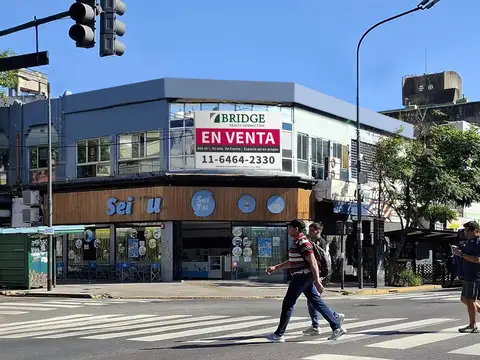 Local en venta en esquina. Liniers
