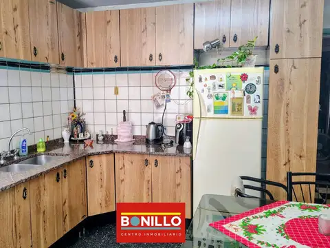 Casa 6 ambientes con 2 baños