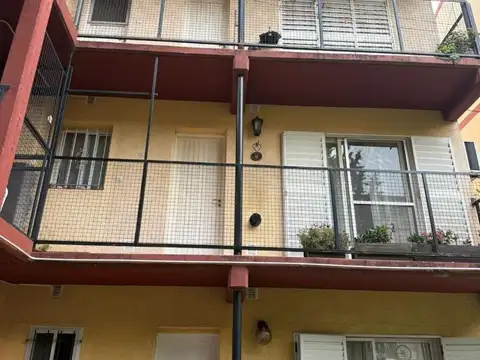 Departamento de 3 ambientes con cochera