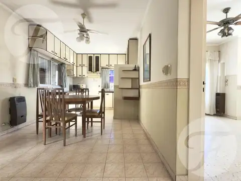 Casa en Venta con 4 cocheras