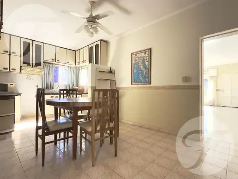 Casa 5 ambientes con 2 baños