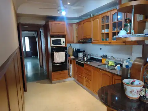 Casa 5 ambientes con 4 baños