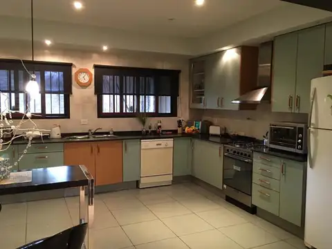 Casa 4 ambientes con 3 baños