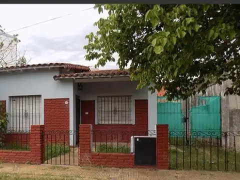 Casa Chalet  en Venta en Hurlingham, G.B.A. Zona Oeste, Argentina