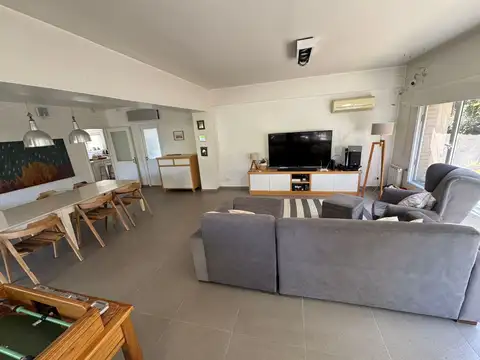 Casa 9 ambientes con 6 baños