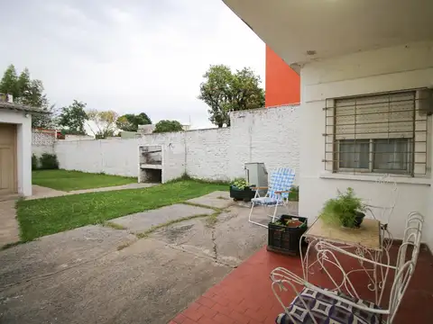 VENTA CASA 3 AMB C/COCHERA  PH 2 AMB   FONDO- APTO CREDITO- ACEPTA PERMUTA