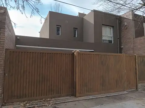 FUNES 2 dorm, 2 baños doble  cochera pasante , piscina , quincho . asadorA/A