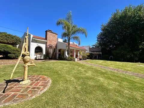 CHALET | 8 AMBIENTES | PISCINA 5x10 | LOTE 2493M2 | QUINCHO