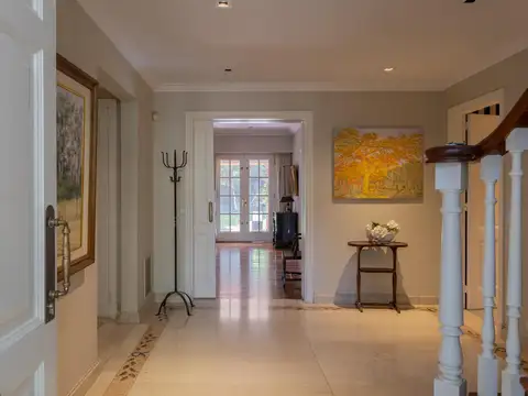 Casa en Venta con 4 cocheras