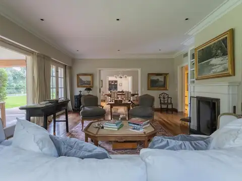 Casa 10 ambientes con 5 baños