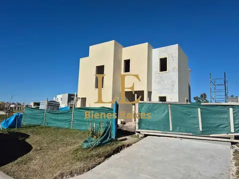 Pilar Del Este 100