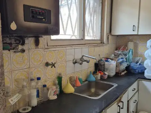 Casa 8 ambientes con 2 baños
