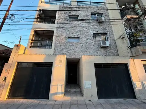 DEPARTAMENTO DE 2 AMBIENTES AL FRENTE CON BALCON