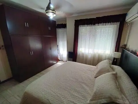 Casa 6 ambientes con 2 baños