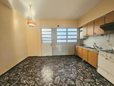 PJE. AMSTERDAM al 1100 ( San Martín al 4800)