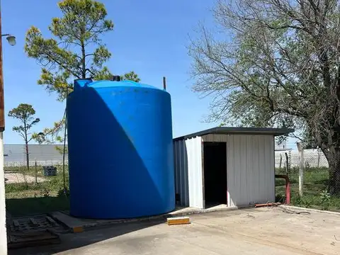 En venta galpón Industrial con Oficinas y Servicios Completos – Parque Ferreyra