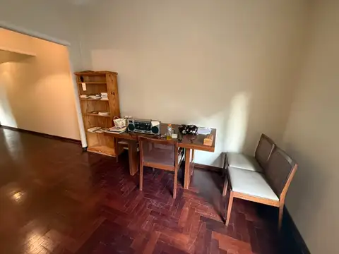 Paraguay 4600, Piso 4