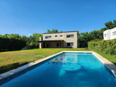 Casa 6 ambientes con 3 baños