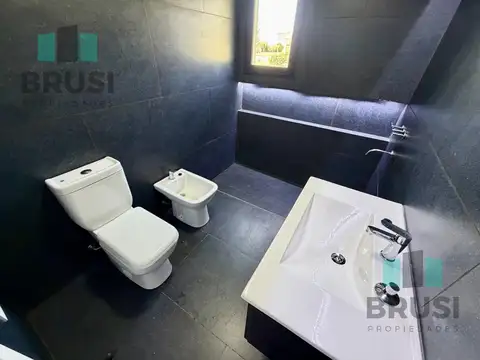 Casa en Venta con 4 cocheras