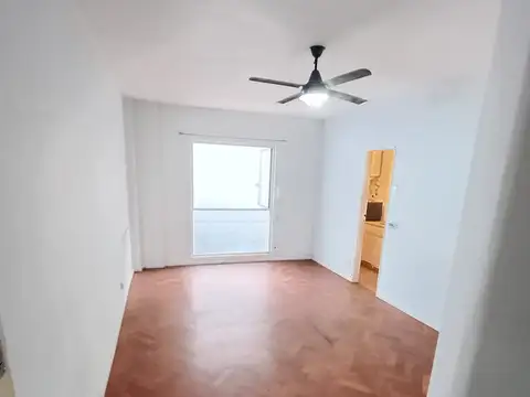  Luminoso Monoambiente a 150 mts de jardin Botanico, contra frente a espacio abierto, con cocina separada 