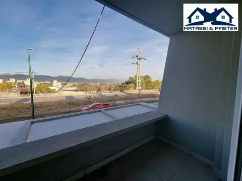 Casa en Alquiler en Barrio Grand Bourg, $ 1.200.000
