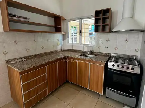 VENTA Casa  4 Amb en  Castelar Norte  RECICLADA A NUEVO  APTO CREDITO