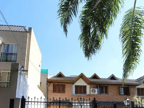 DUPLEX 5 AMBIENTES PARQUIZADO CON COCHERA