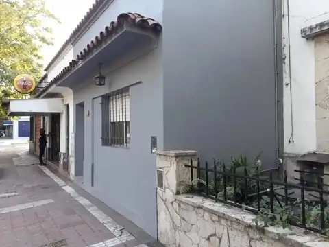 VENTA de  CASA  2 AMBIENTES con parque.
