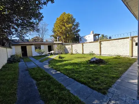 Casa 5 ambientes con 2 baños